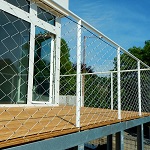 bílé sítě balkon